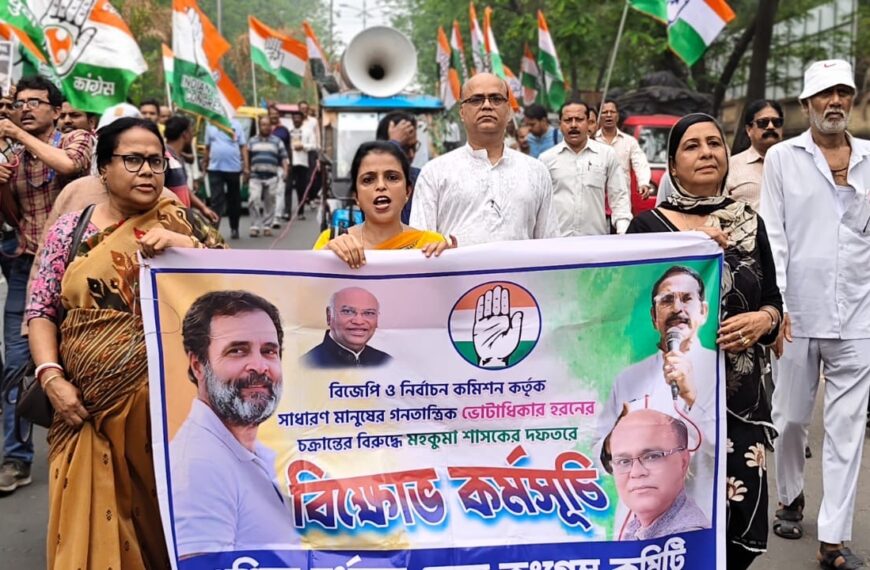 দুর্গাপুরে SDO অফিস ঘেরাও জেলা কংগ্রেসের, ভোটার তালিকায় নাম তোলার দাবিতে বিক্ষোভ