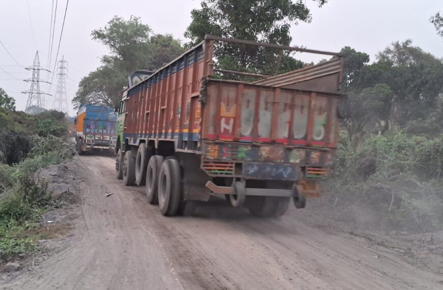 দুর্গাপুরের ওয়ারিয়া এলাকায় বৈধ ঘাটে অবৈধ বালি উত্তোলনের অভিযোগ, দূষণে নাজেহাল বাসিন্দারা