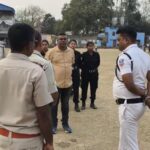 দুর্গাপুরের চয়ন মাঠে ক্রিকেট টুর্নামেন্টে উত্তেজনা, পিচে গাড়ি তোলার অভিযোগে বিশৃঙ্খলা — আক্রান্ত মহিলা পুলিশ
