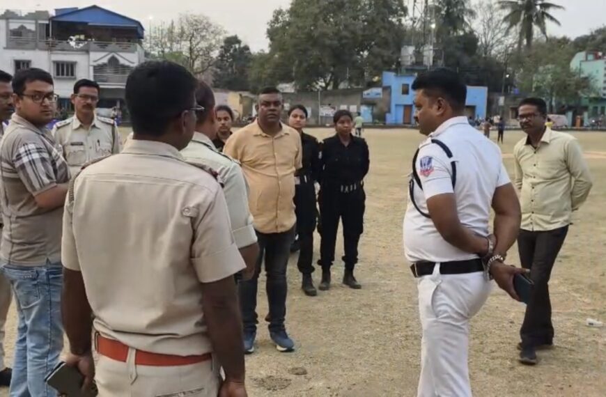 দুর্গাপুরের চয়ন মাঠে ক্রিকেট টুর্নামেন্টে&hellip;