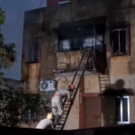 দুর্গাপুরের ইস্পাত নগরে আবাসনে হঠাৎ অগ্নিকাণ্ড, দমকলের তৎপরতায় বড় বিপদ এড়ানো