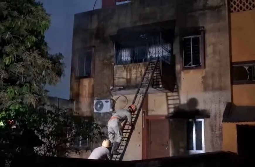 দুর্গাপুরের ইস্পাত নগরে আবাসনে হঠাৎ অগ্নিকাণ্ড, দমকলের তৎপরতায়&hellip;