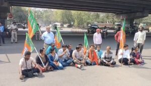 দুর্গাপুরে পোস্টার ছেঁড়া ঘিরে উত্তেজনা, ইন্দো-আমেরিকান মোড়ে বিজেপির&hellip;