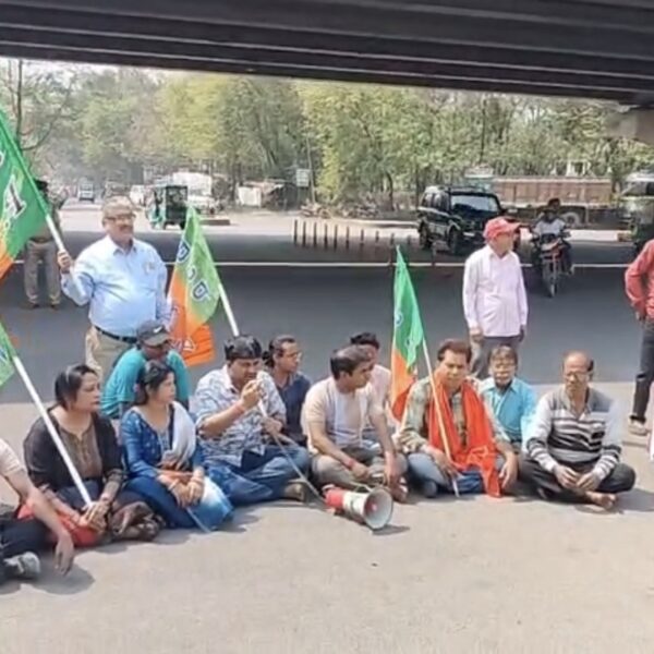 দুর্গাপুরে পোস্টার ছেঁড়া ঘিরে উত্তেজনা, ইন্দো-আমেরিকান মোড়ে বিজেপির&hellip;