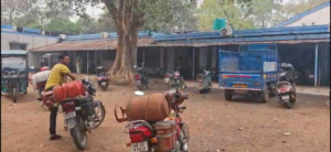 নোটবন্দি থেকে গ্যাসের লাইন—ভোগান্তির শেষ কোথায় সাধারণ মানুষের?