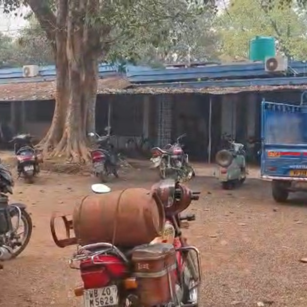 নোটবন্দি থেকে গ্যাসের লাইন—ভোগান্তির শেষ কোথায় সাধারণ মানুষের?