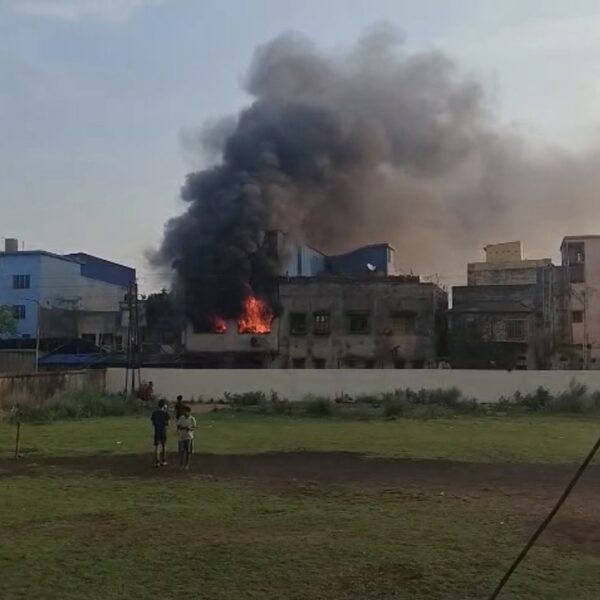 ভয়াবহ অগ্নিকাণ্ডে লক্ষাধিক টাকার ক্ষতি