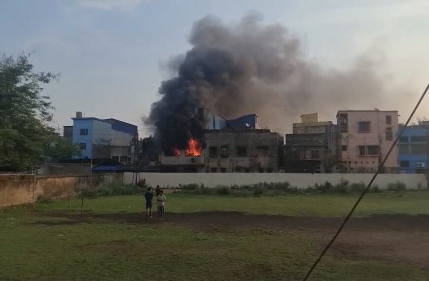 ভয়াবহ অগ্নিকাণ্ডে লক্ষাধিক টাকার ক্ষতি