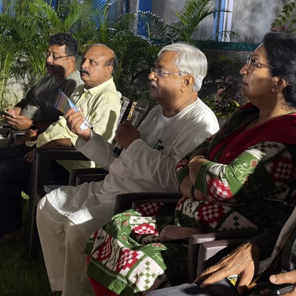 দুর্গাপুরে সাংবাদিক বৈঠকে ইস্তেহার প্রকাশ, উন্নয়ন পরিকল্পনা জানালেন…