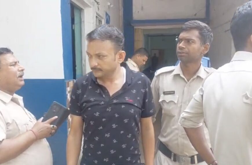 দুর্গাপুরে তোলাবাজির অভিযোগে গ্রেপ্তার ‘রাজা’ গুন