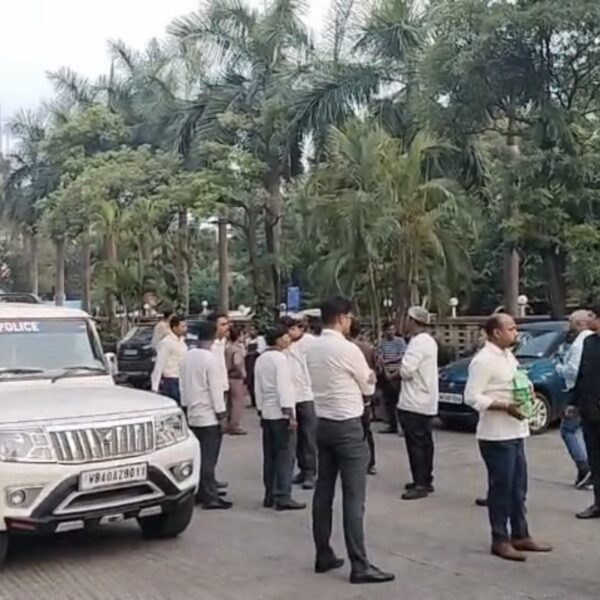 দুর্গাপুরে হোটেলে হামলার অভিযোগ: কর্মীদের মারধর, ভাঙচুর ও&hellip;