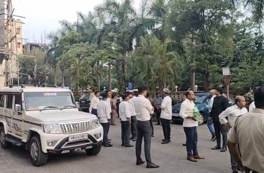 দুর্গাপুরে হোটেলে হামলার অভিযোগ: কর্মীদের মারধর, ভাঙচুর ও লুটপাট ঘিরে চাঞ্চল্য