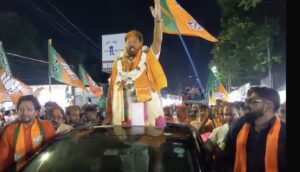দুর্গাপুরে বিজেপির বিজয় উৎসব: আবির খেলায় মাতলেন কর্মী-সমর্থকেরা