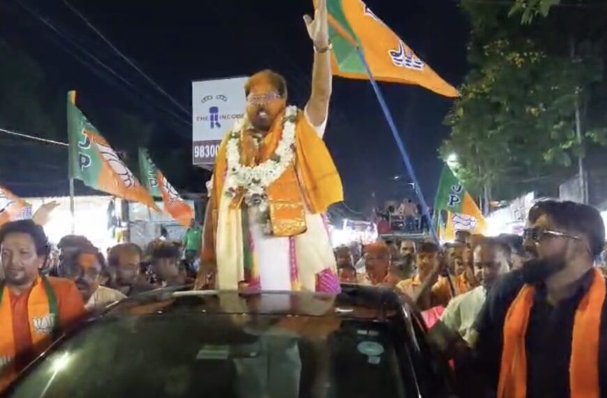 দুর্গাপুরে বিজেপির বিজয় উৎসব: আবির খেলায় মাতলেন কর্মী-সমর্থকেরা