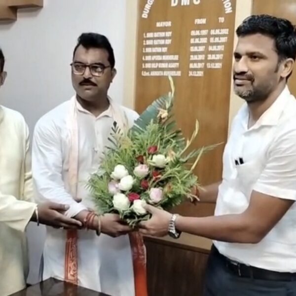 দুর্গাপুর পুরসভার প্রশাসক হিসেবে দায়িত্ব নিলেন এস পোন্নাম্বালাম