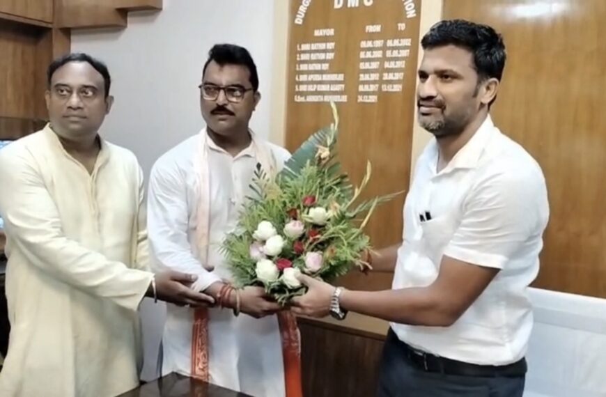 দুর্গাপুর পুরসভার প্রশাসক হিসেবে দায়িত্ব নিলেন এস পোন্নাম্বালাম