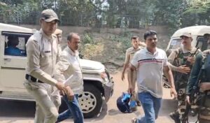 দুর্গাপুরে গ্রেফতার তৃণমূলের প্রাক্তন অঞ্চল সভাপতি, বালি-কয়লা সিন্ডিকেট&hellip;