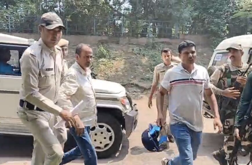 দুর্গাপুরে গ্রেফতার তৃণমূলের প্রাক্তন অঞ্চল সভাপতি, বালি-কয়লা সিন্ডিকেট&hellip;